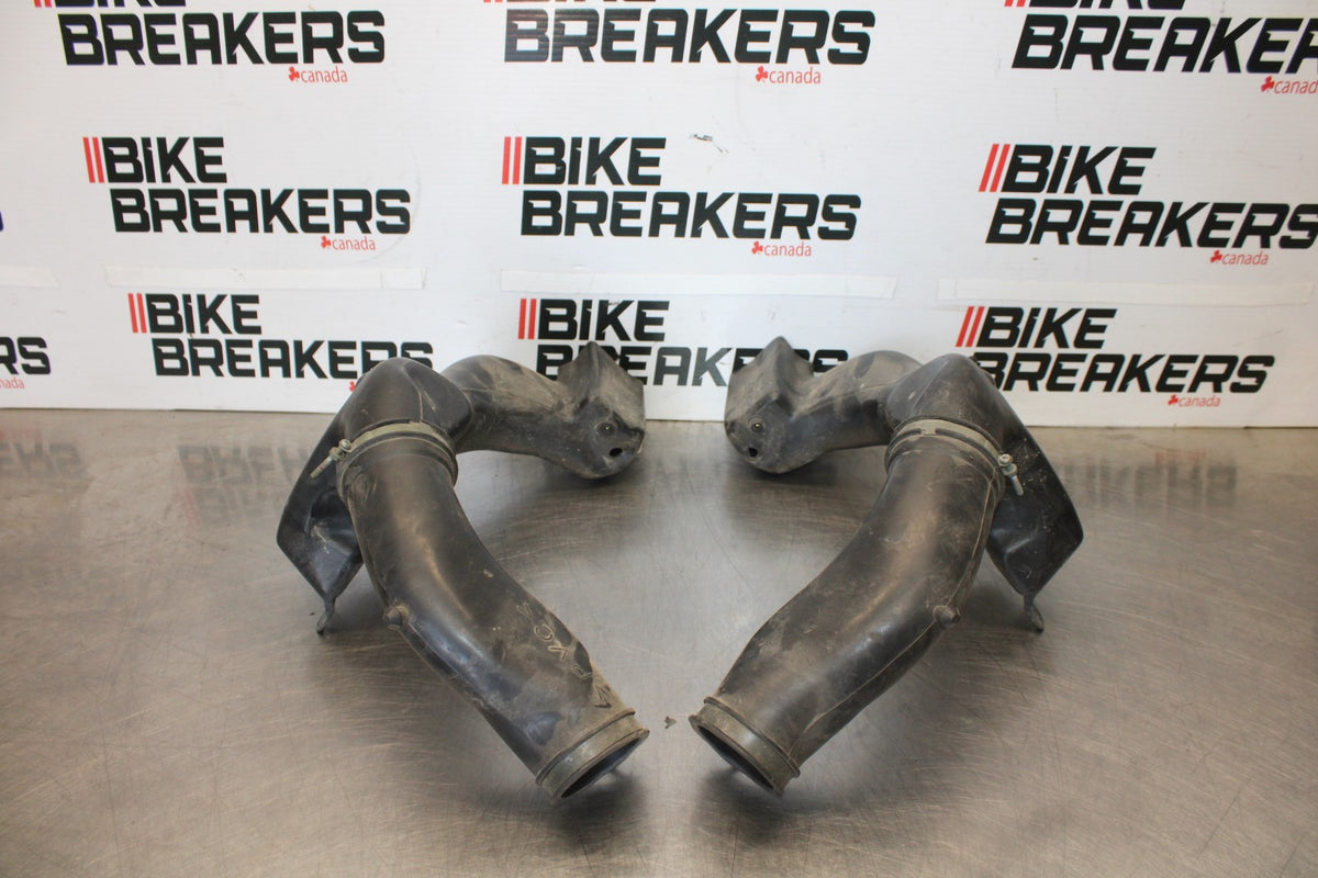 05 YAMAHA YZF R6 OEM RIGHT LEFT AIR INTAKE DUCTS BB894