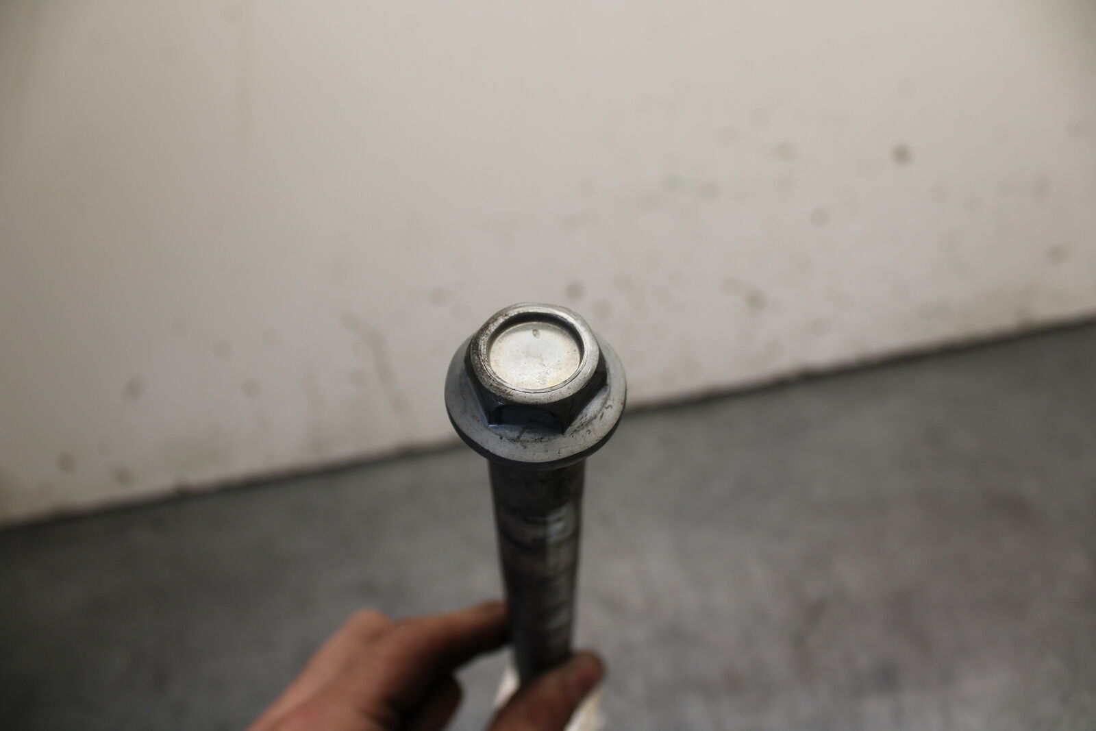 12-17 KAWASAKI ER-6N Z650 REAR AXLE BACK WHEEL RIM PIVOT BOLT AXEL BB709