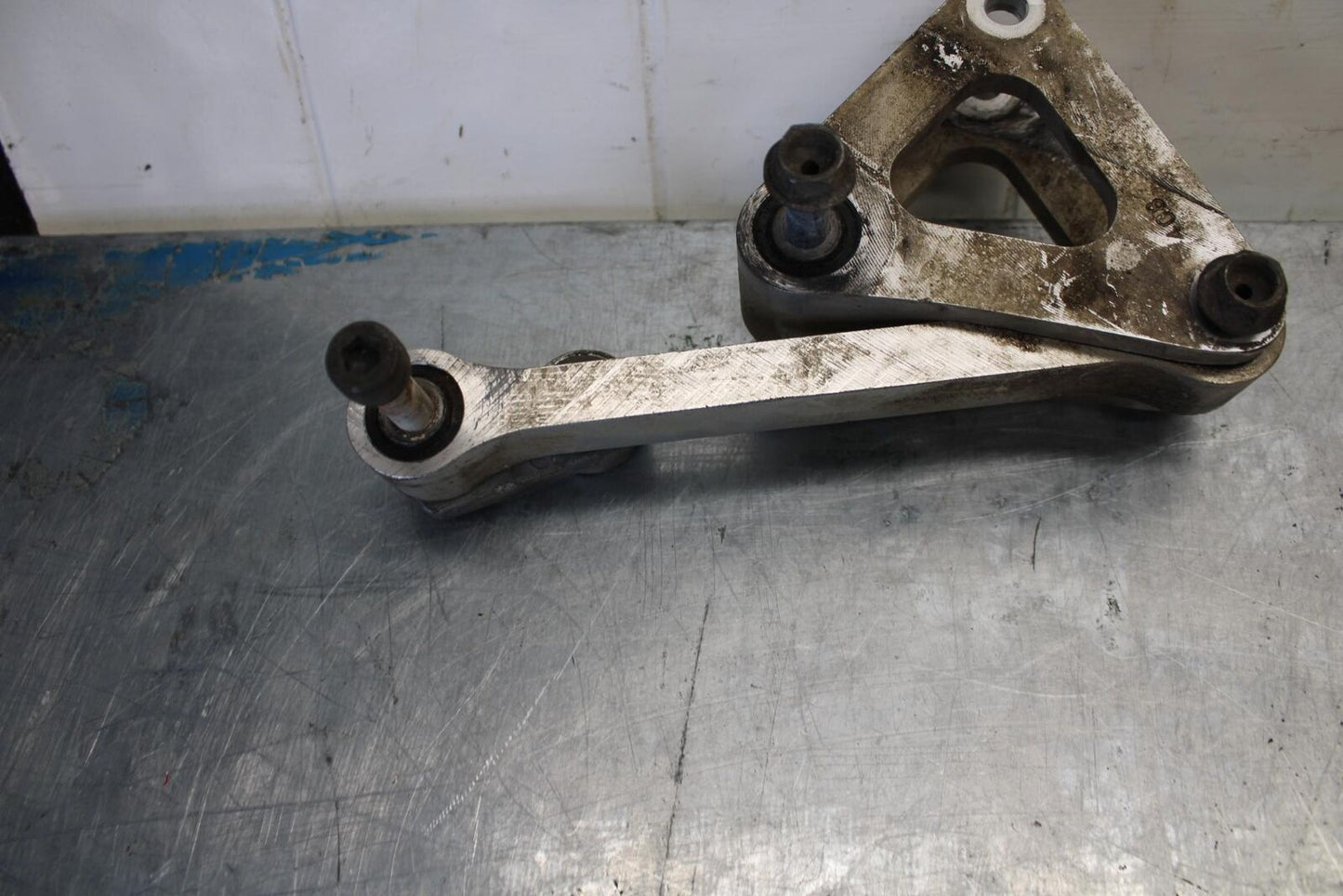 07-08 YAMAHA YZF R1 REAR DOGBONE SHOCK LINKAGE LINK 4C8-2217A-01-00 BB439
