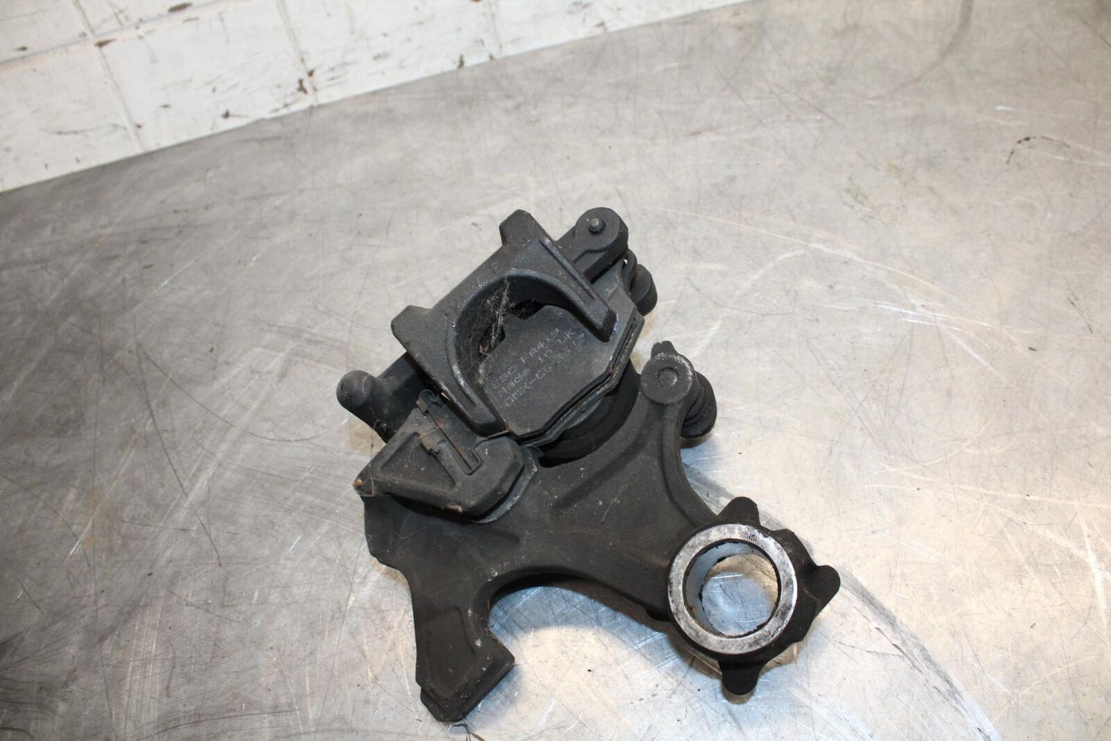 2008 Suzuki GSXR1000 REAR BACK BRAKE CALIPER W MOUNT BRACKET 69150-21H00 BB519