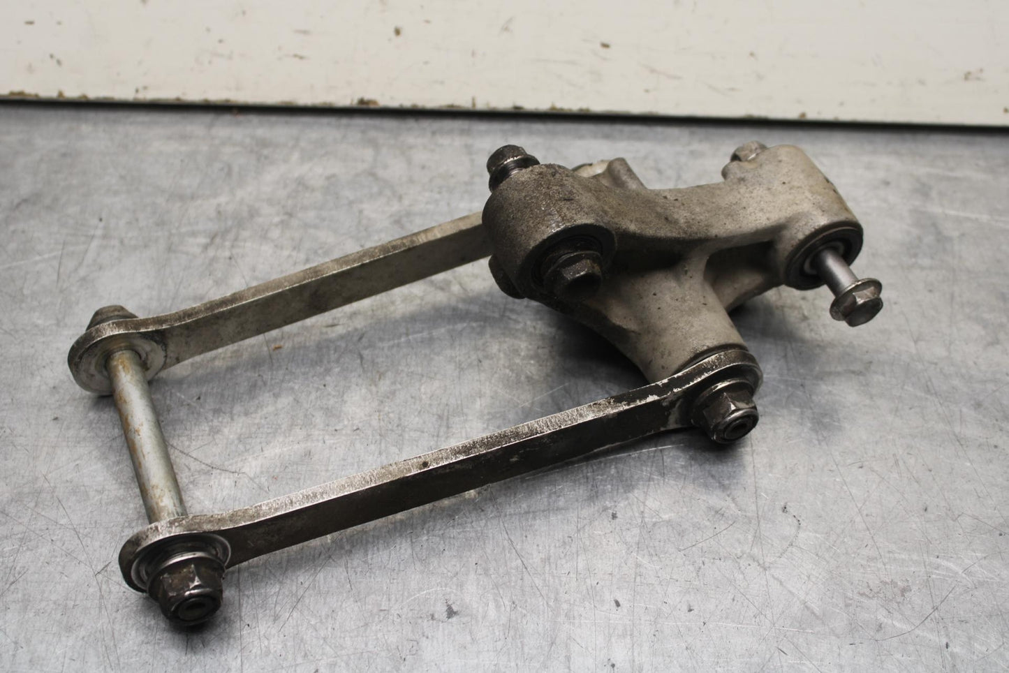 09-12 KAWASAKI NINJA ZX6R REAR DOGBONE SHOCK LINKAGE LINK BB617