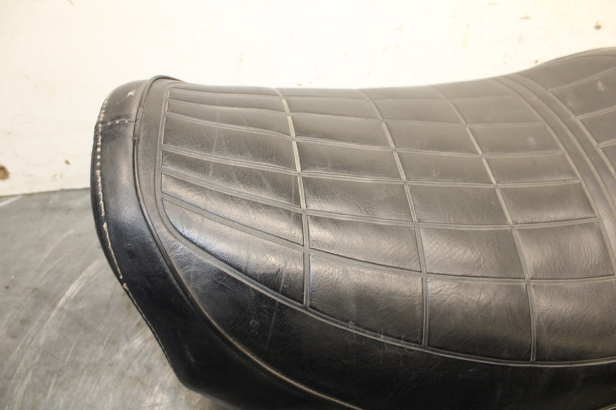 82-83 YAMAHA MAXIM 750 FRONT DRIVERS SEAT BB671