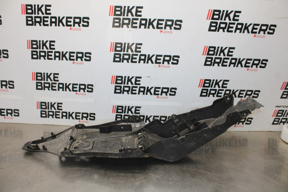 23-26 KAWASAKI NINJA ZX4RR REAR BACK TAIL UNDERTAIL BATTERY TRAY PLASTIC BB898