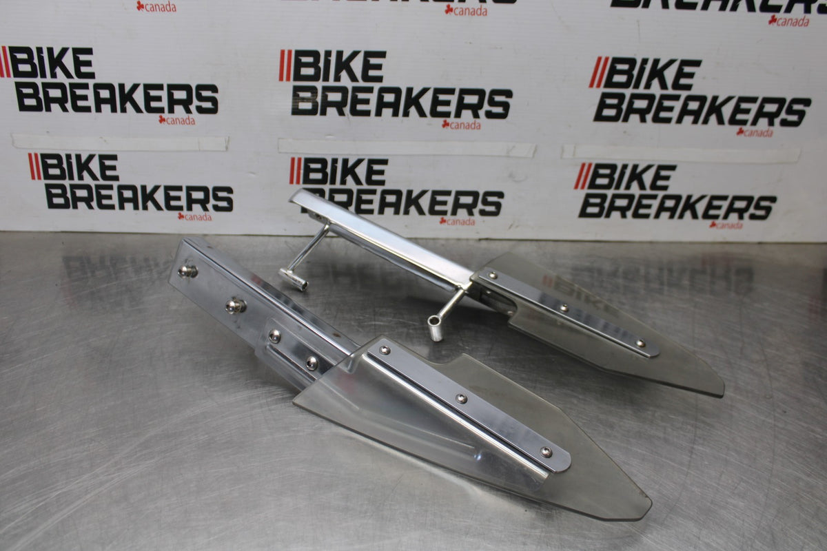 05-09 SUZUKI BOULEVARD C90 WINDSHIELD WIND SCREEN BRACKET MOUNT SET BB918