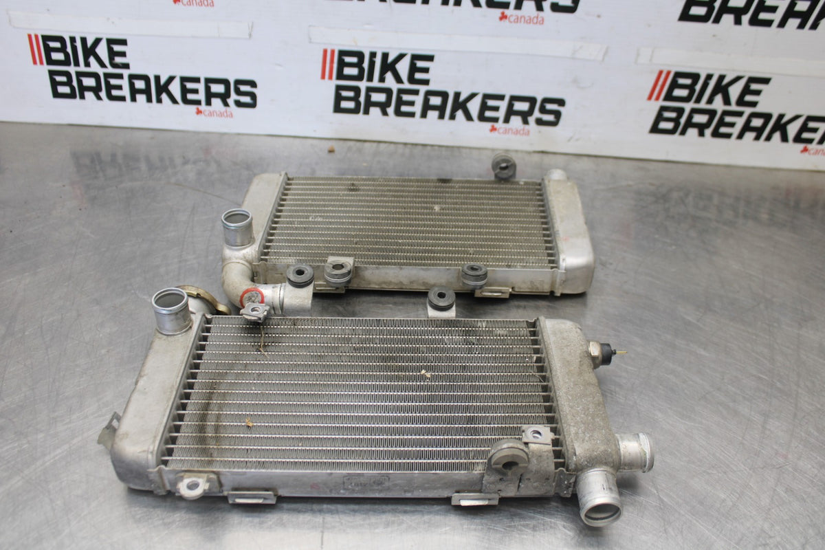 98-05 HONDA SUPER HAWK 1000 VTR1000F ENGINE RADIATOR MOTOR COOLER SET PAIR BB924