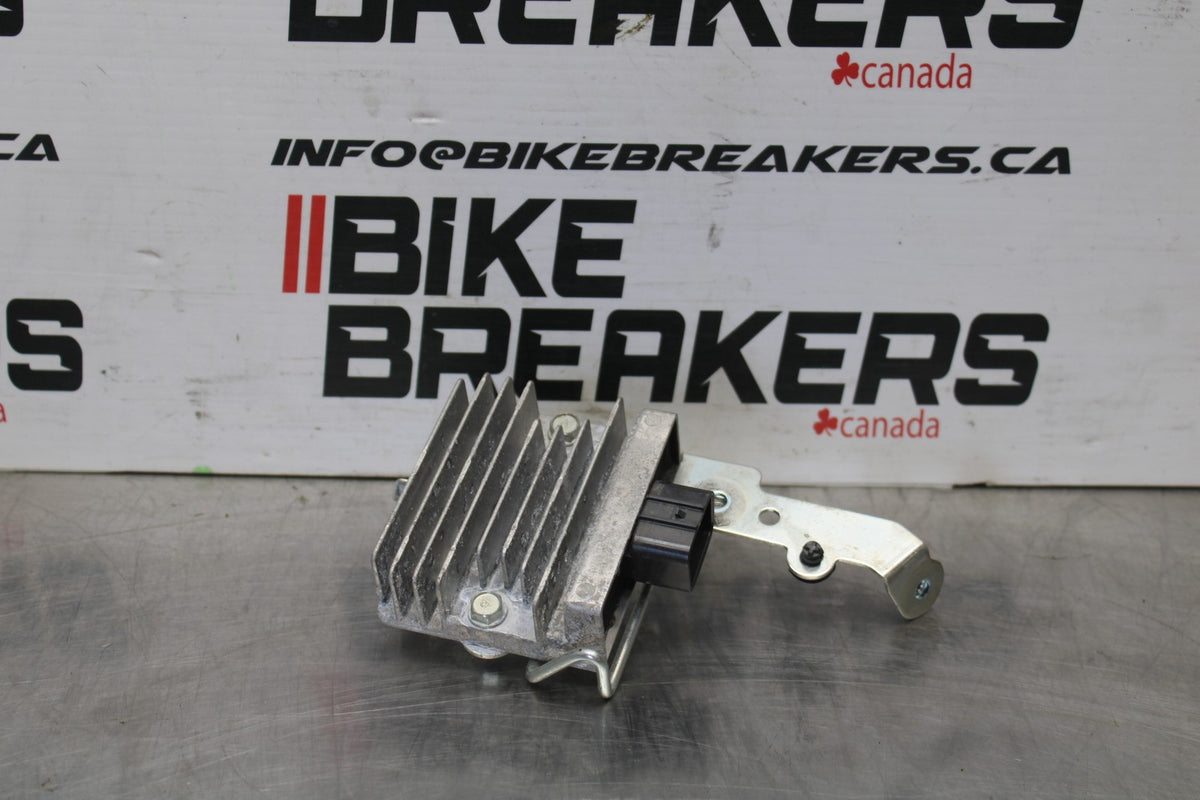 24-25 KAWASAKI ELIMINATOR 450 RECTIFIER VOLTAGE REGULATOR BB869