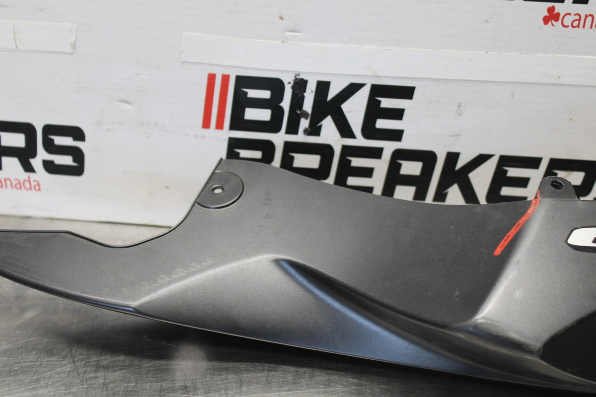 15-26 SUZUKI GSXR600 LEFT REAR BACK TAIL FAIRING COWL SHROUD BB888