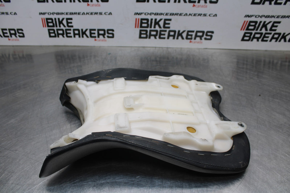 13 YAMAHA YZF R1 FRONT DRIVERS SEAT PAD SADDLE PILLION BB781