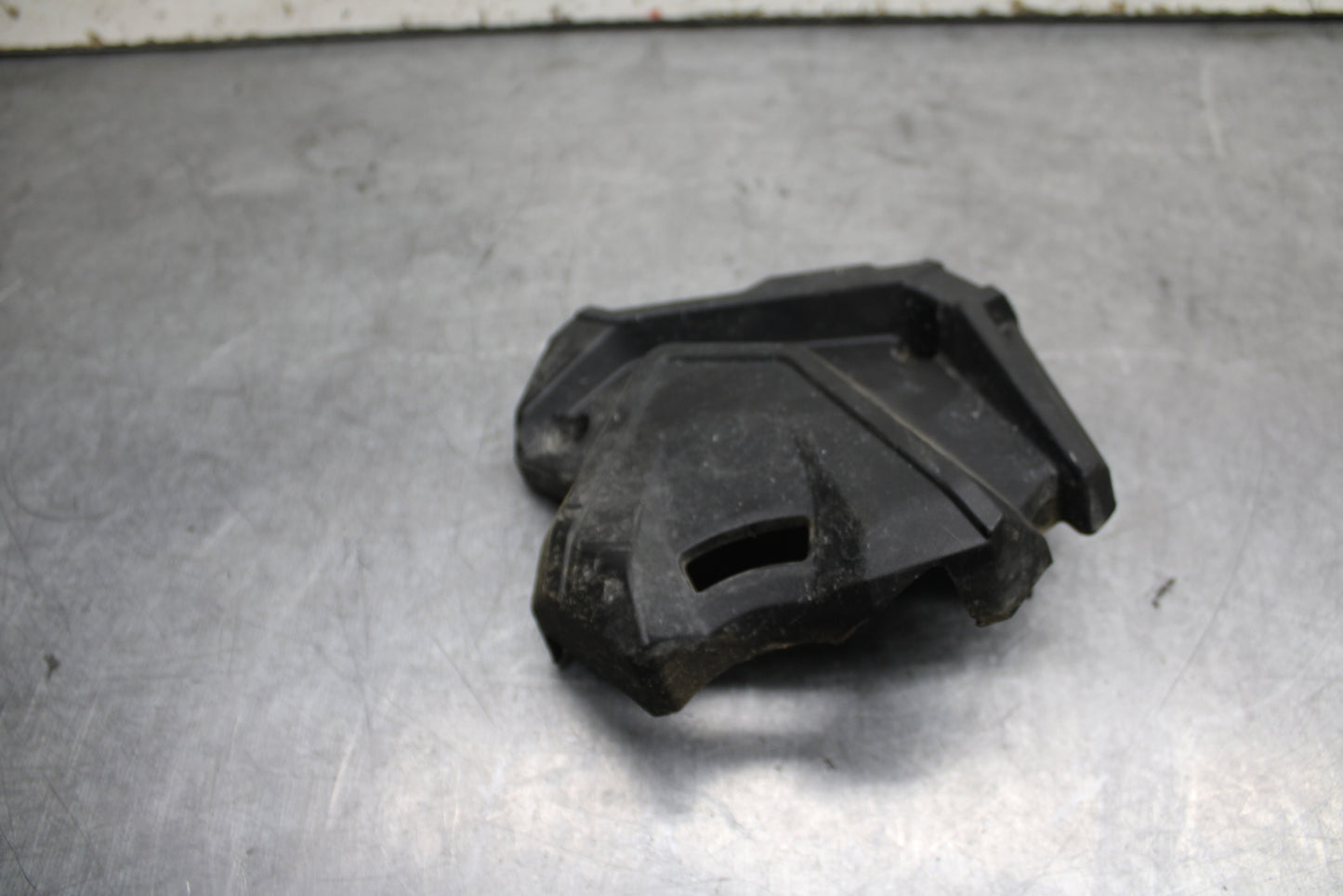 18-24 KAWASAKI NINJA 650 ENGINE SPROCKET COVER BB725