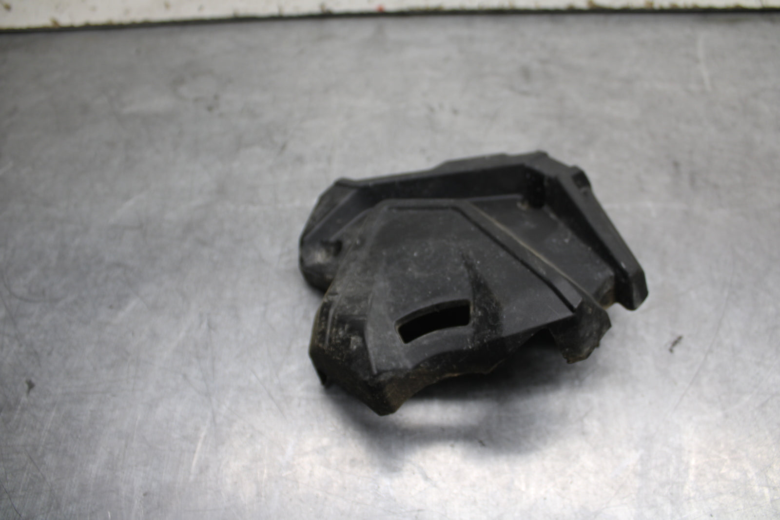 18-24 KAWASAKI NINJA 650 ENGINE SPROCKET COVER BB725