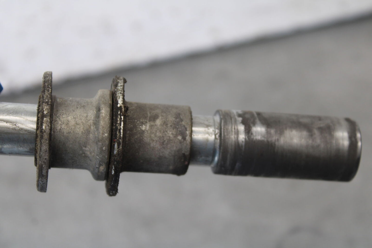 05-09 SUZUKI BOULEVARD C90 FRONT WHEEL RIM AXLE PIVOT BOLT BB692