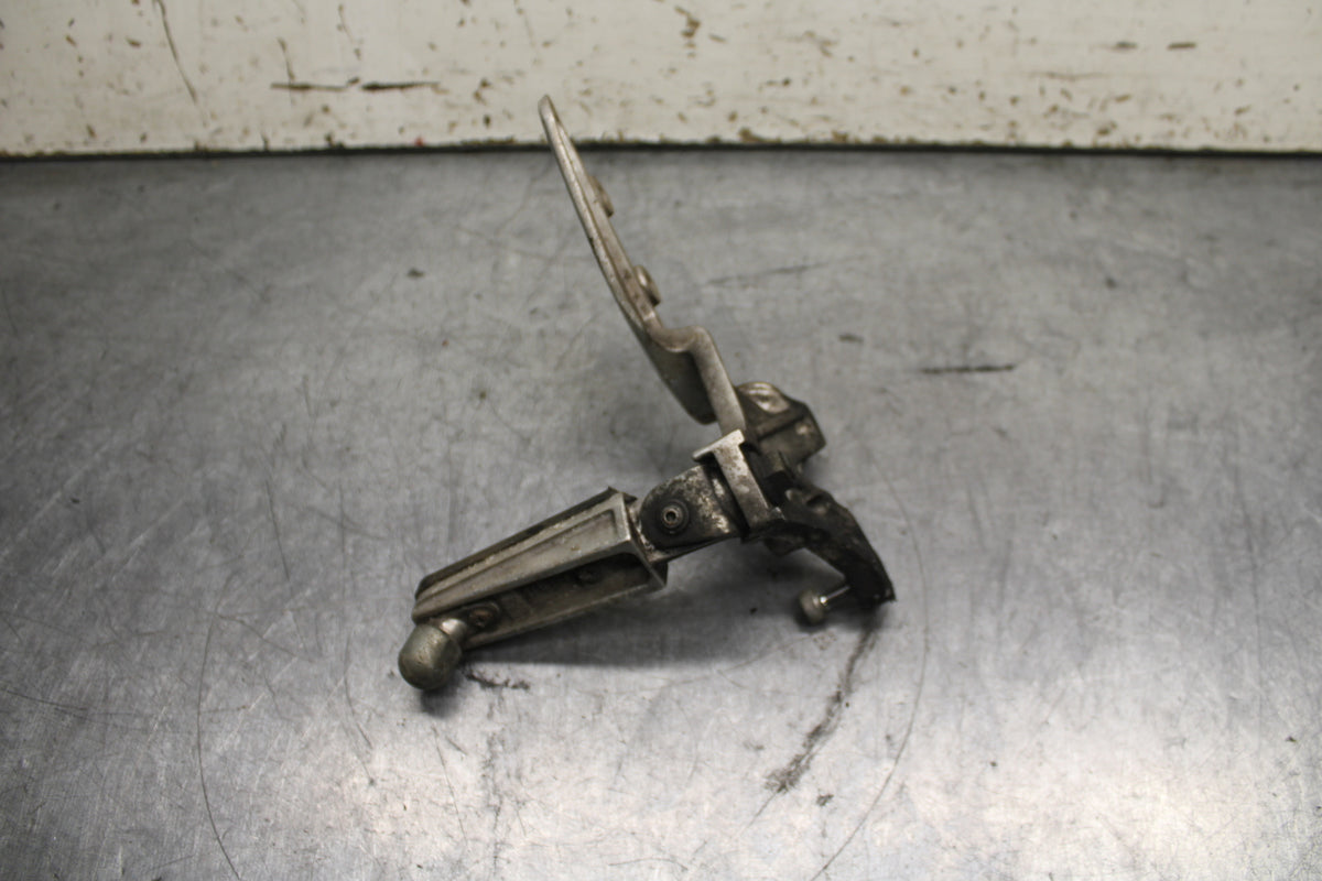 96-07 YAMAHA YZF600R LEFT REARSET REAR SET DRIVER FOOT PEG REST STOP  BB746