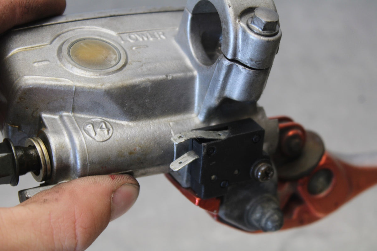 06-07 HONDA INTERCEPTOR 800 VFR800 FRONT BRAKE MASTER CYLINDER w/ LEVER BB917