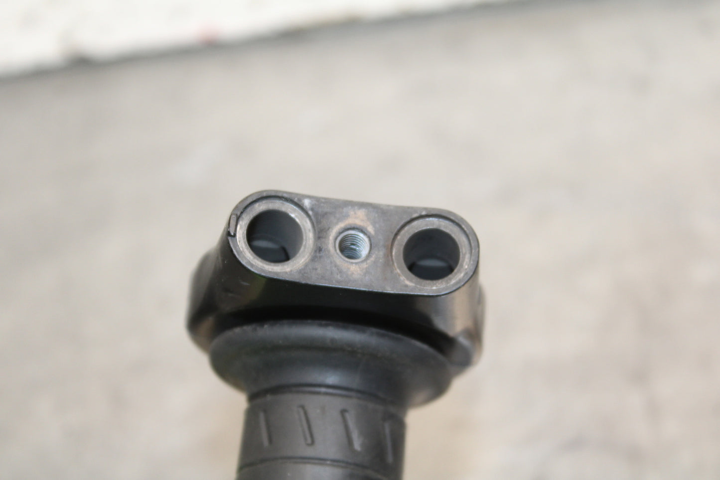 12-13 KAWASAKI Z1000 THROTTLE CABLE LINE HOUSING GUIDE BB743