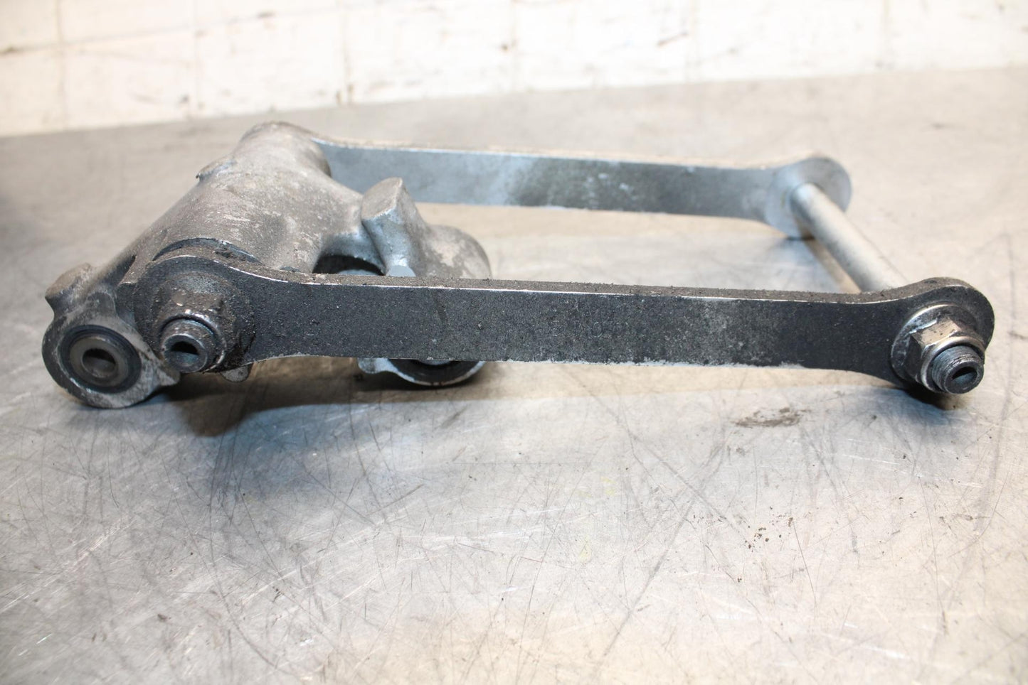 2009 Kawasaki Ninja ZX6R ZX600R REAR DOGBONE SHOCK LINKAGE LINK BB548