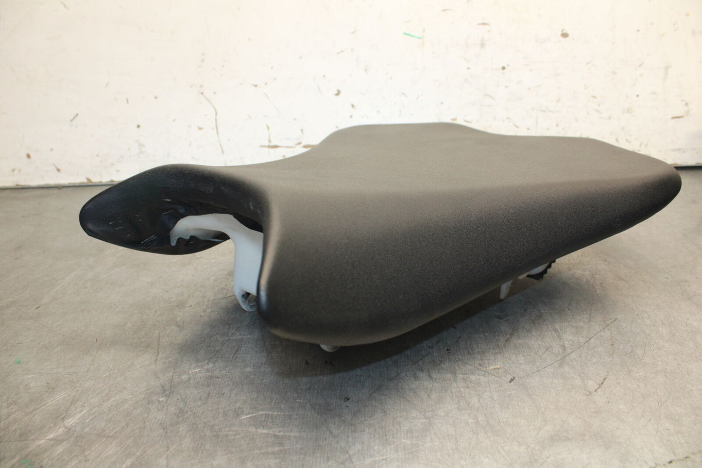 09-12 KAWASAKI NINJA ZX6R FRONT DRIVERS SEAT PAD SADDLE 53066-0246-MA BB698