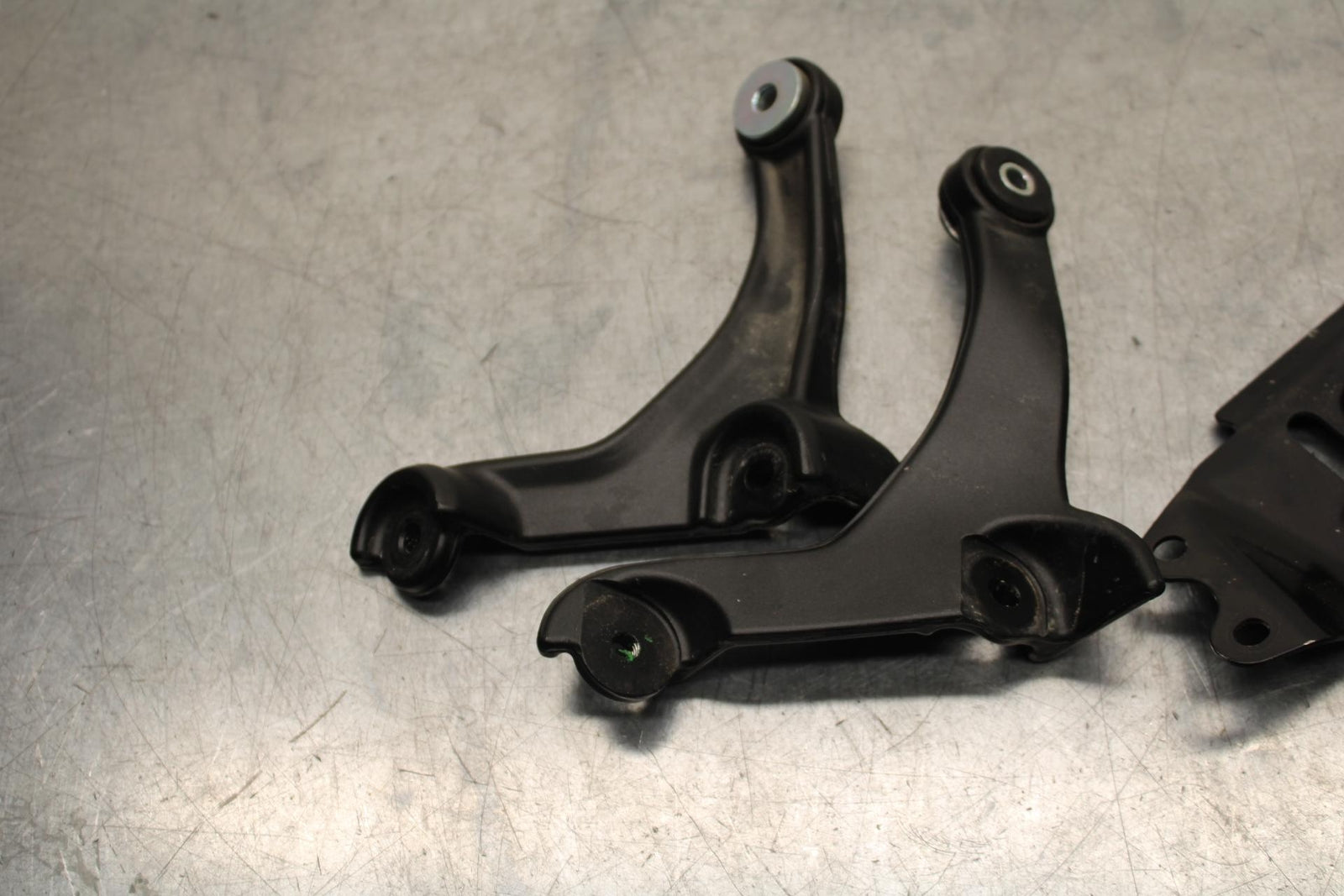 20-21 YAMAHA XSR900 ENGINE MOUNT MOTOR BRACKET BB599