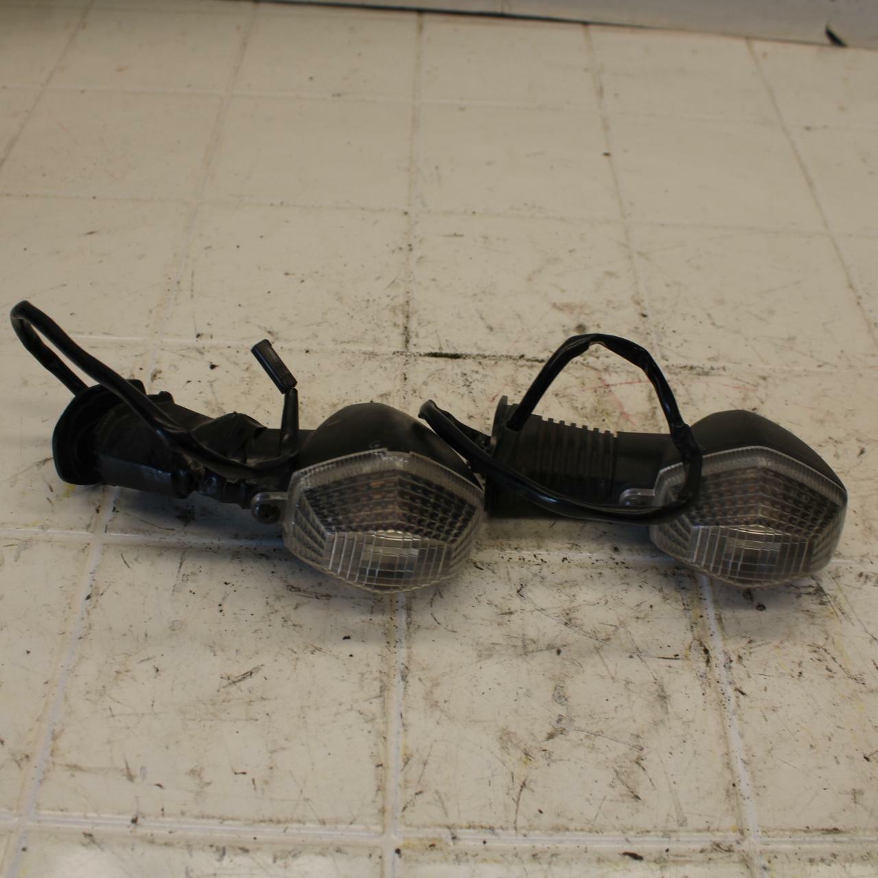 06-07 SUZUKI BANDIT 1200S ABS FRONT LEFT RIGHT TURN SIGNALS LIGHT BB21