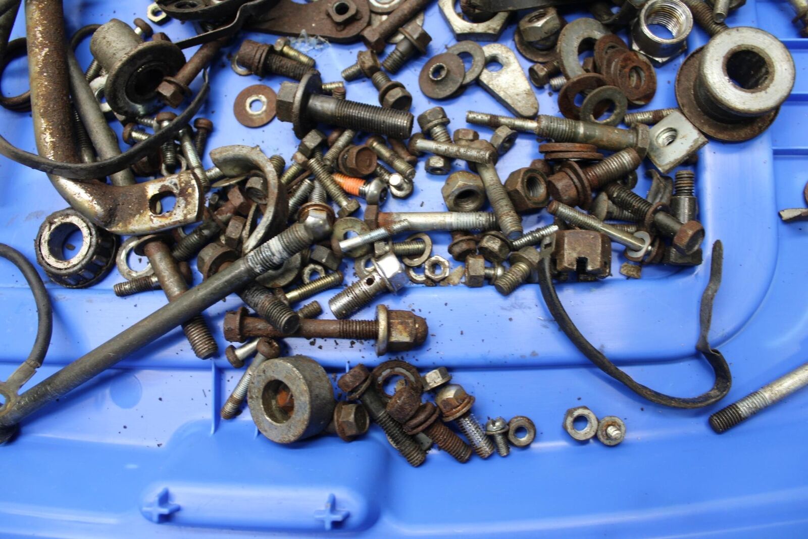 80-81 SUZUKI GS1000G ENGINE LEFTOVER BOLTS HARDWARE MOTOR SCREWS BB91