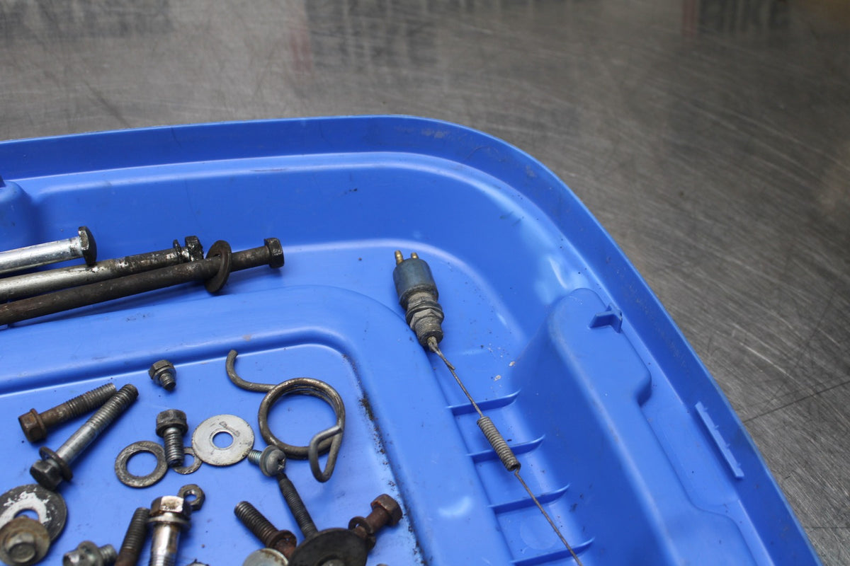 78-79 SUZUKI GS1000 MOUNTING BOLTS HARDWARE MOTOR SCREWS BB787