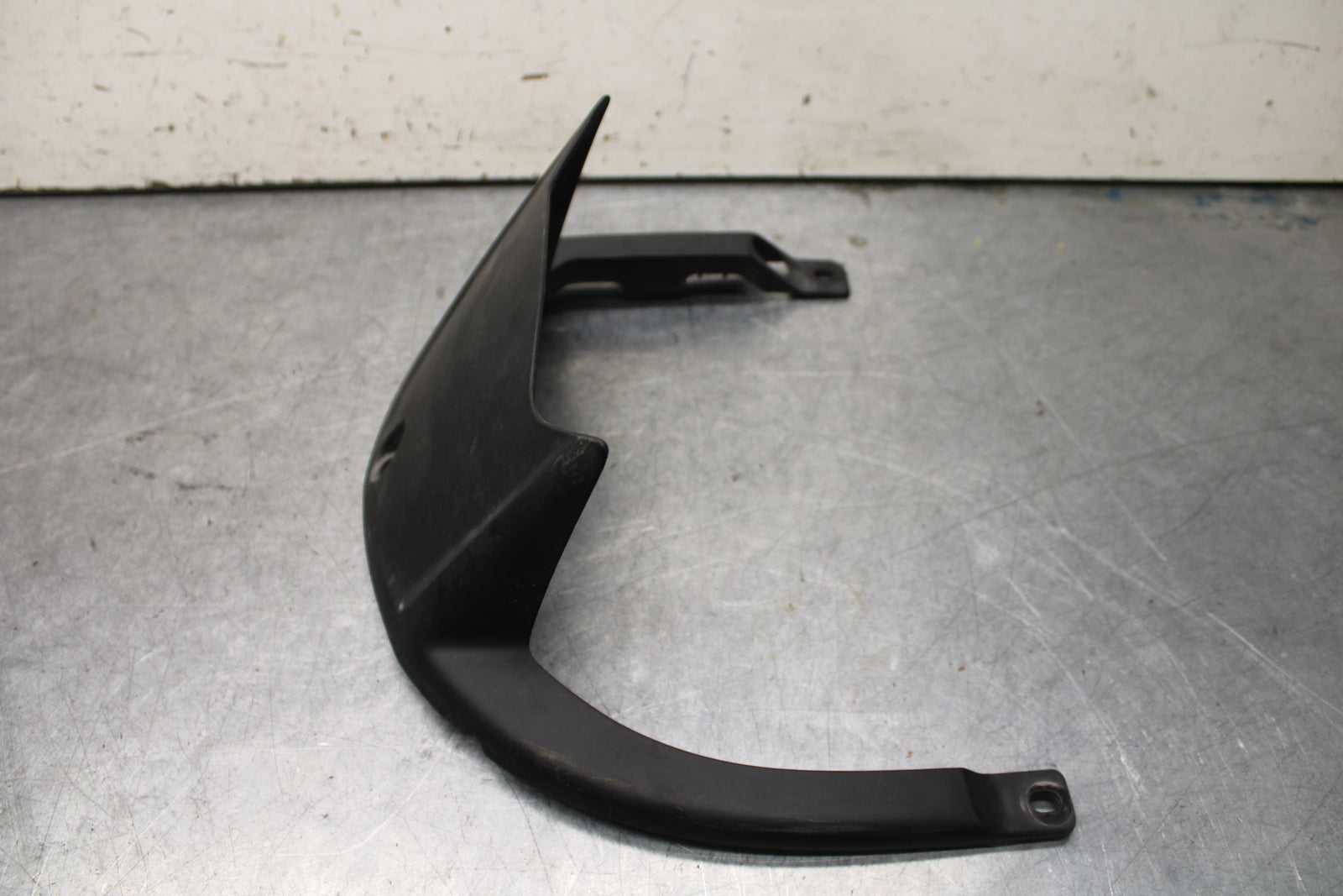 16 KAWASAKI NINJA ZX10R REAR BACK WHEEL TIRE HUGGER FENDER 35023-0188  BB650