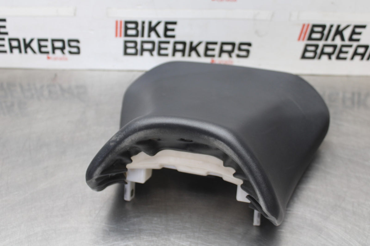 05 SUZUKI GSXR600 FRONT DRIVERS SEAT PAD SADDLE PILLION BB329