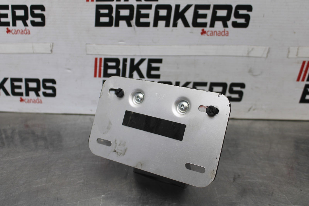 05-09 SUZUKI BOULEVARD C90 LICENSE PLATE BRACKET MOUNT BB918