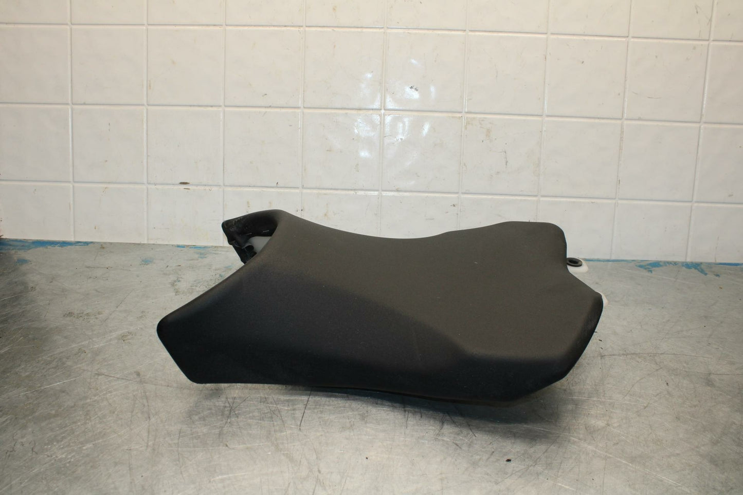 10-13 KAWASAKI Z1000 FRONT DRIVERS SEAT PAD SADDLE PILLION BB421