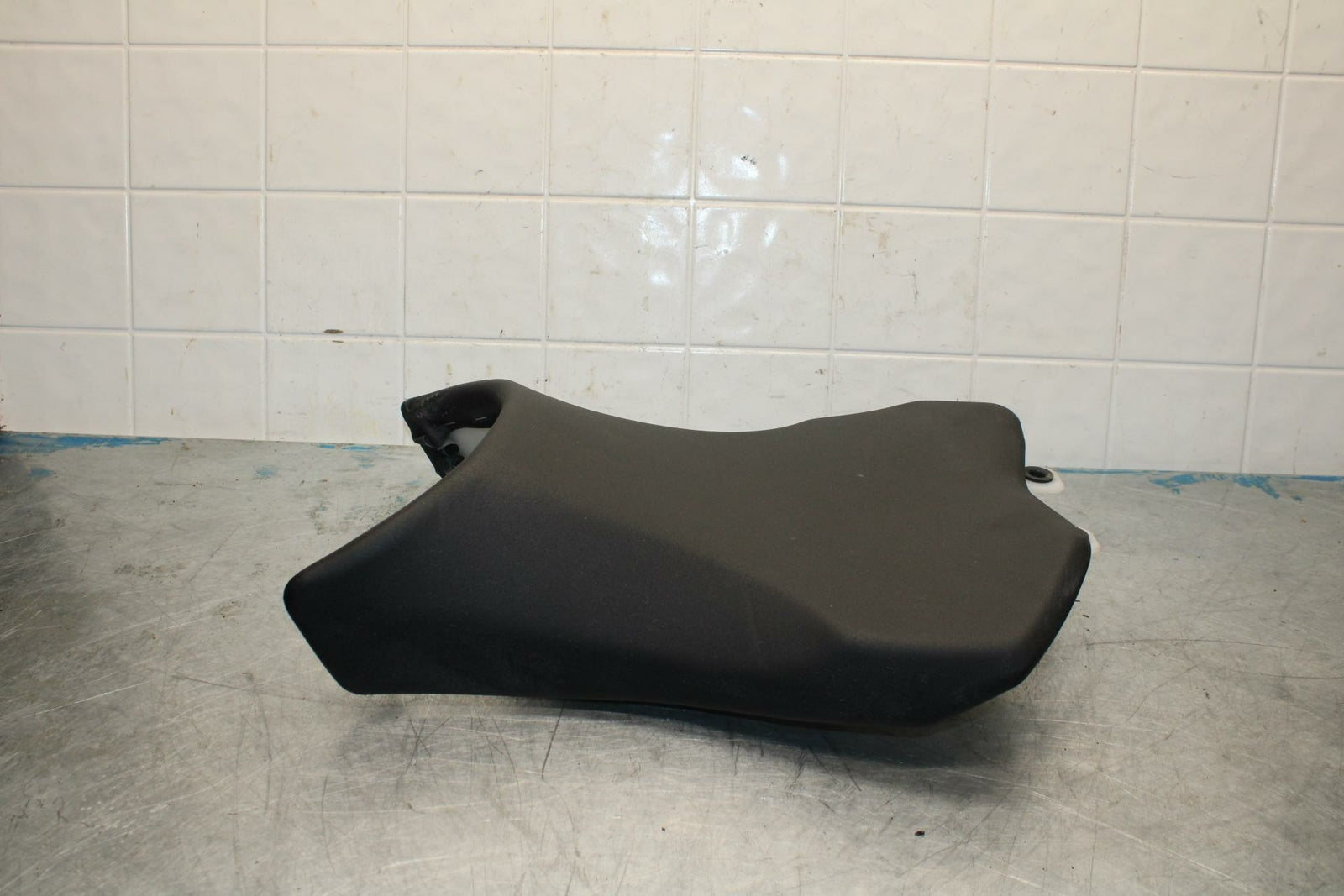 10-13 KAWASAKI Z1000 FRONT DRIVERS SEAT PAD SADDLE PILLION BB421