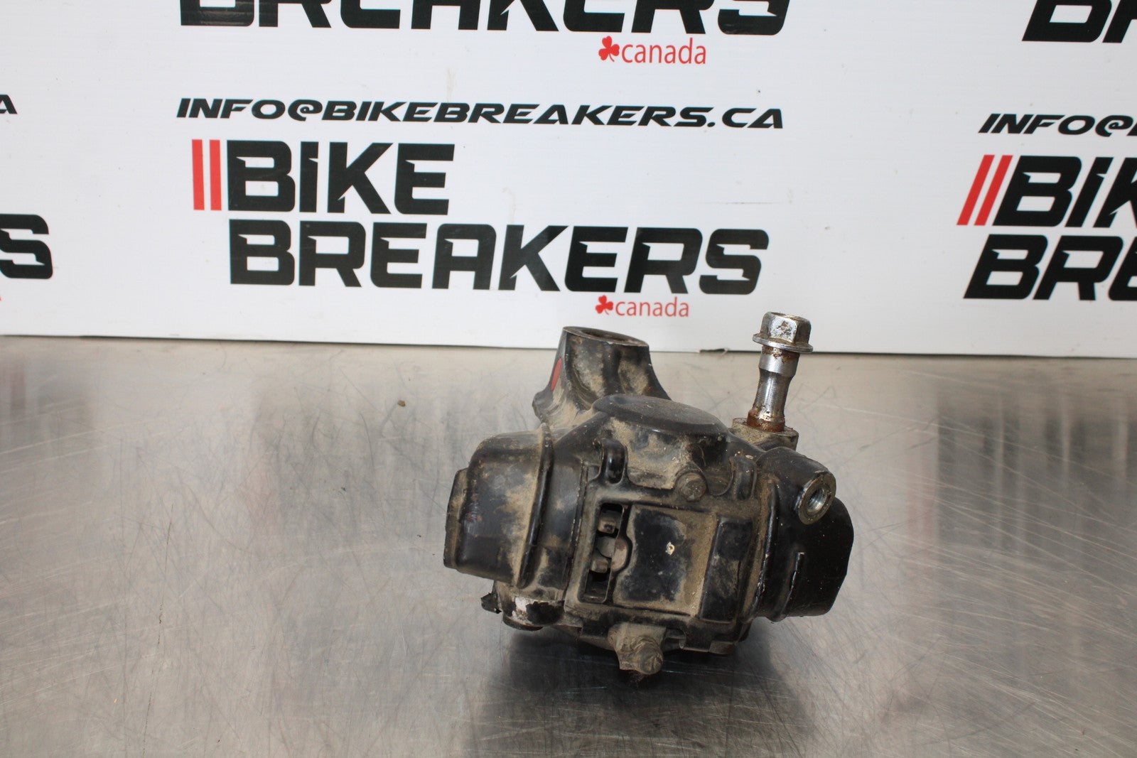 78-79 HONDA GOLDWING 1000 REAR BACK BRAKE CALIPER W MOUNT BRACKET BB171