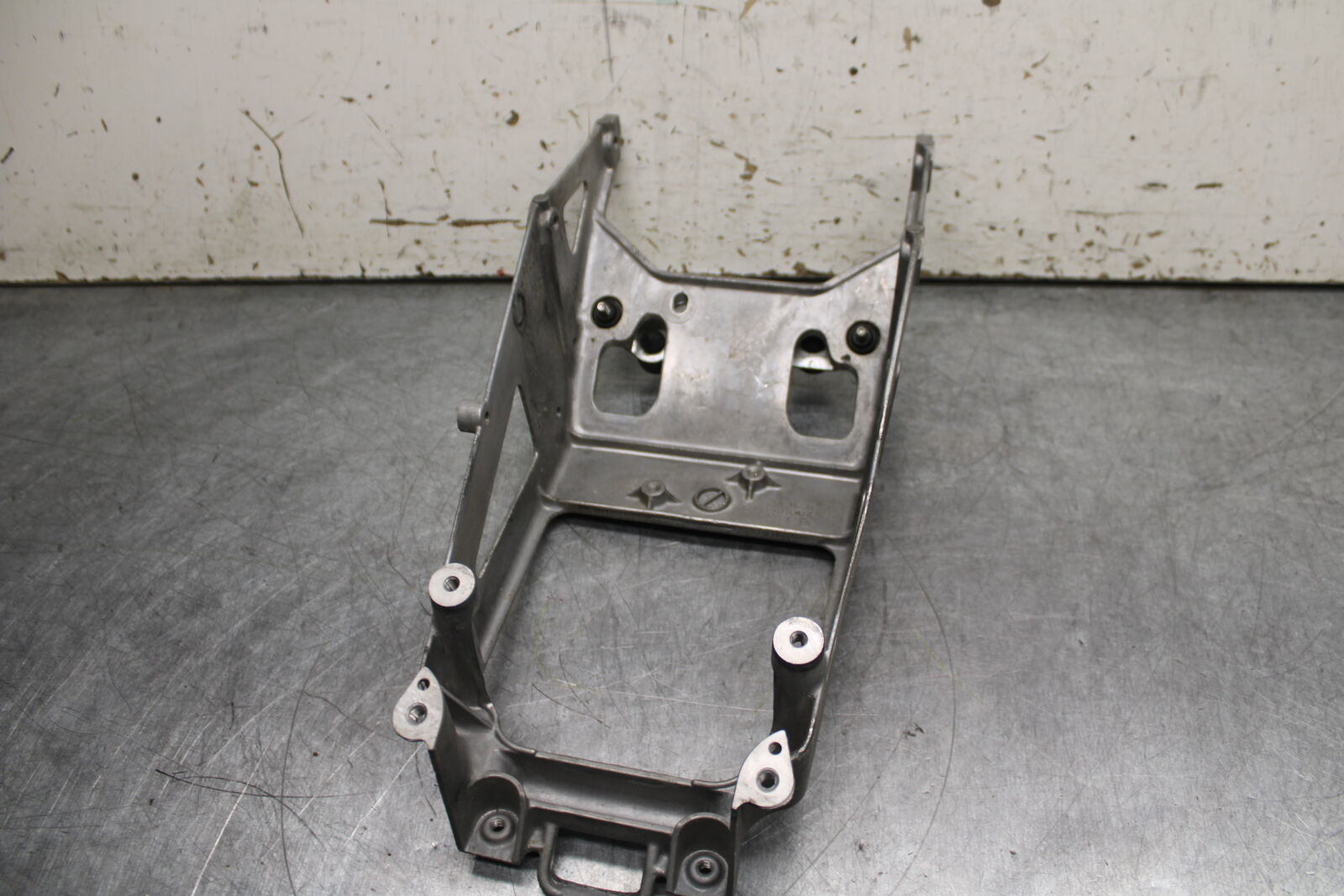 06-07 SUZUKI GSXR 600 REAR BACK TAIL SUBFRAME SUB FRAME BB737