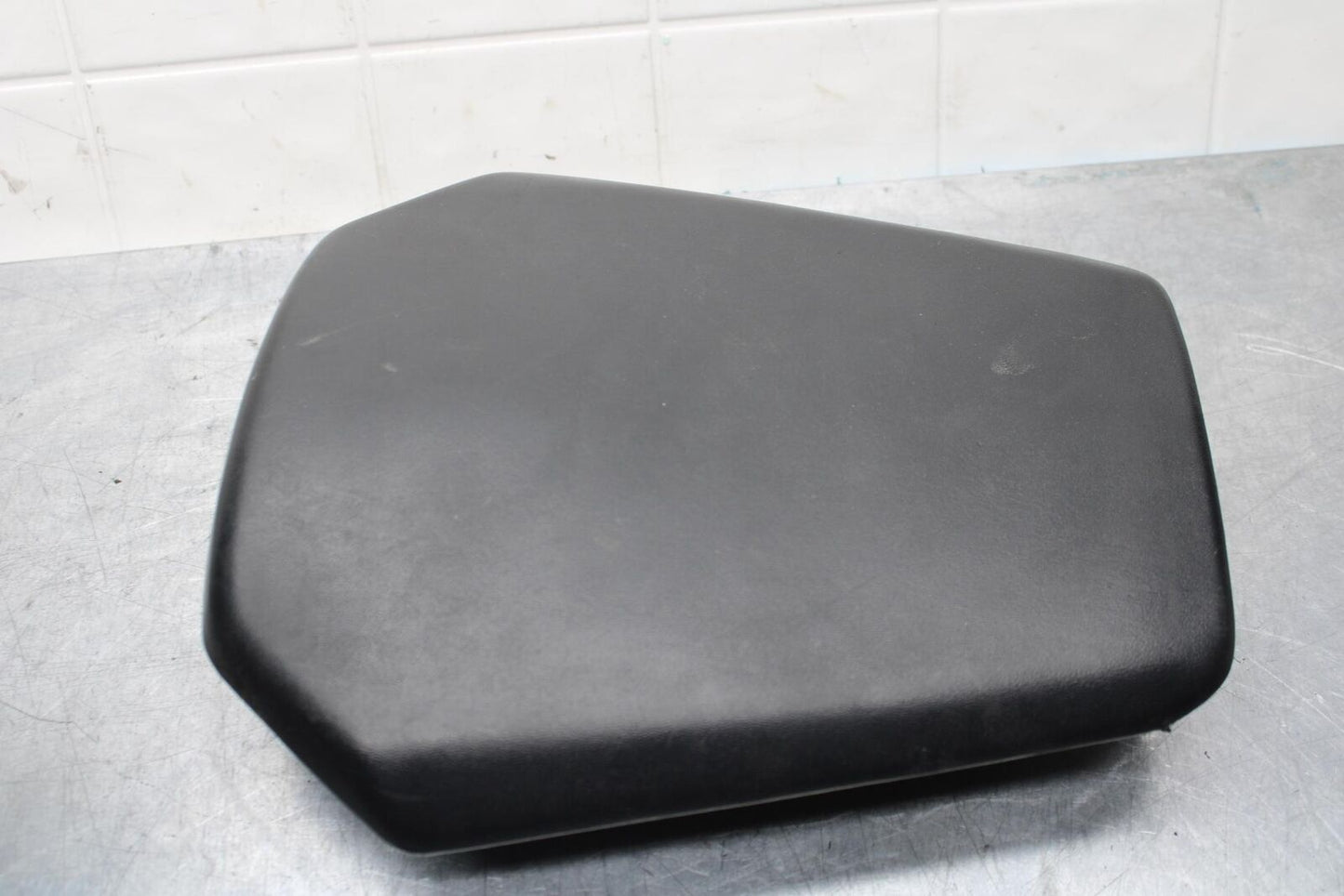 2008 Honda CBR1000RR REAR BACK PASSENGER TANDEM SEAT PAD SADDLE PILLION BB579