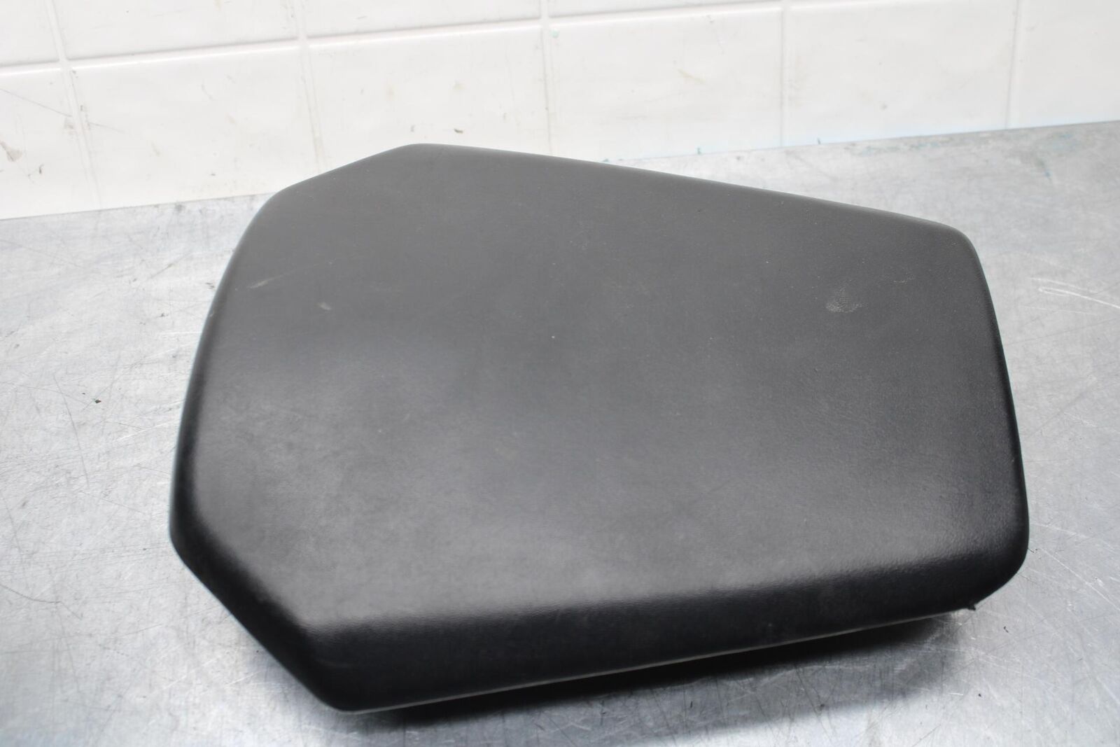 2008 Honda CBR1000RR REAR BACK PASSENGER TANDEM SEAT PAD SADDLE PILLION BB579