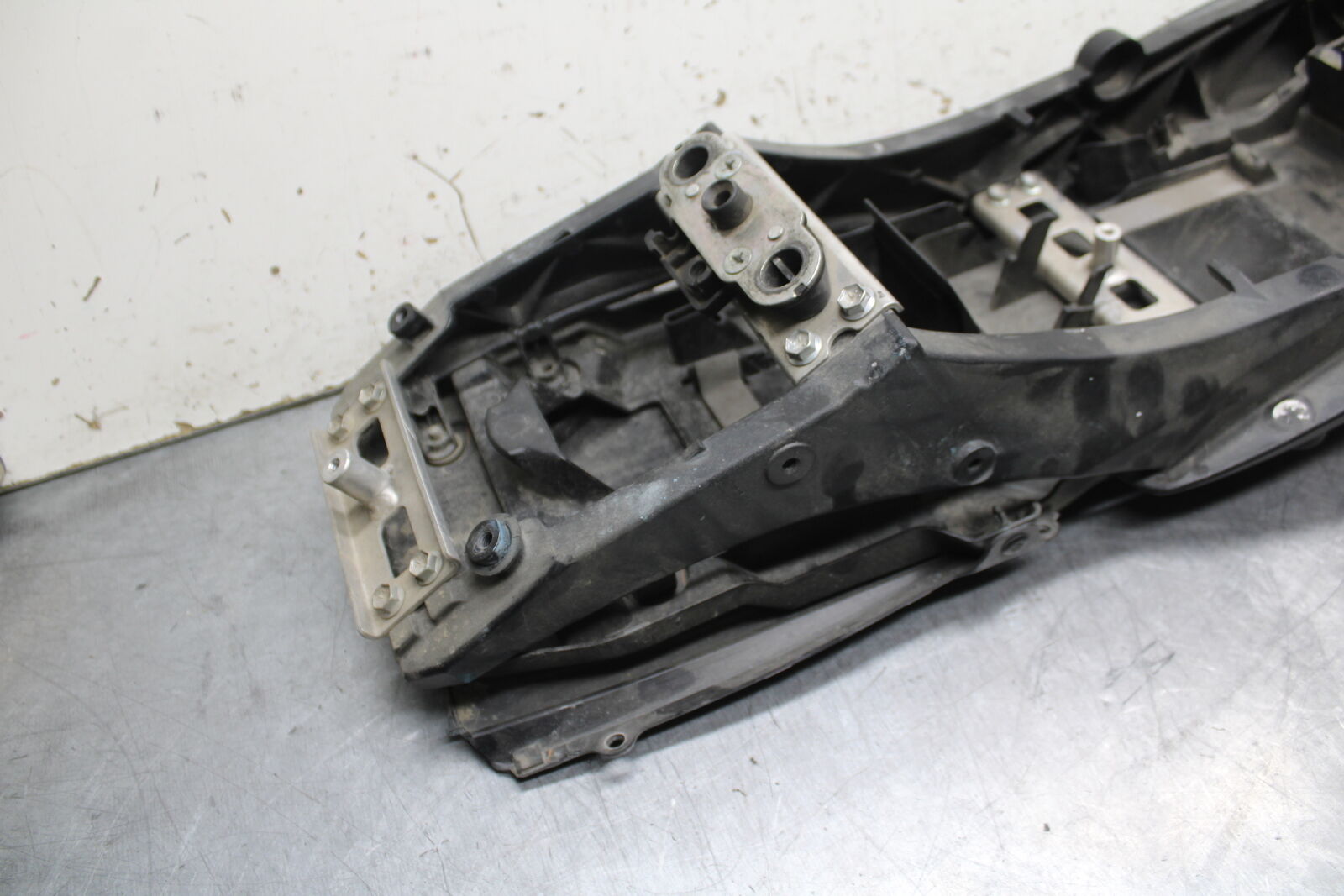 08-09 SUZUKI GSXR600 REAR SUBFRAME BACK SUB FRAME BB728