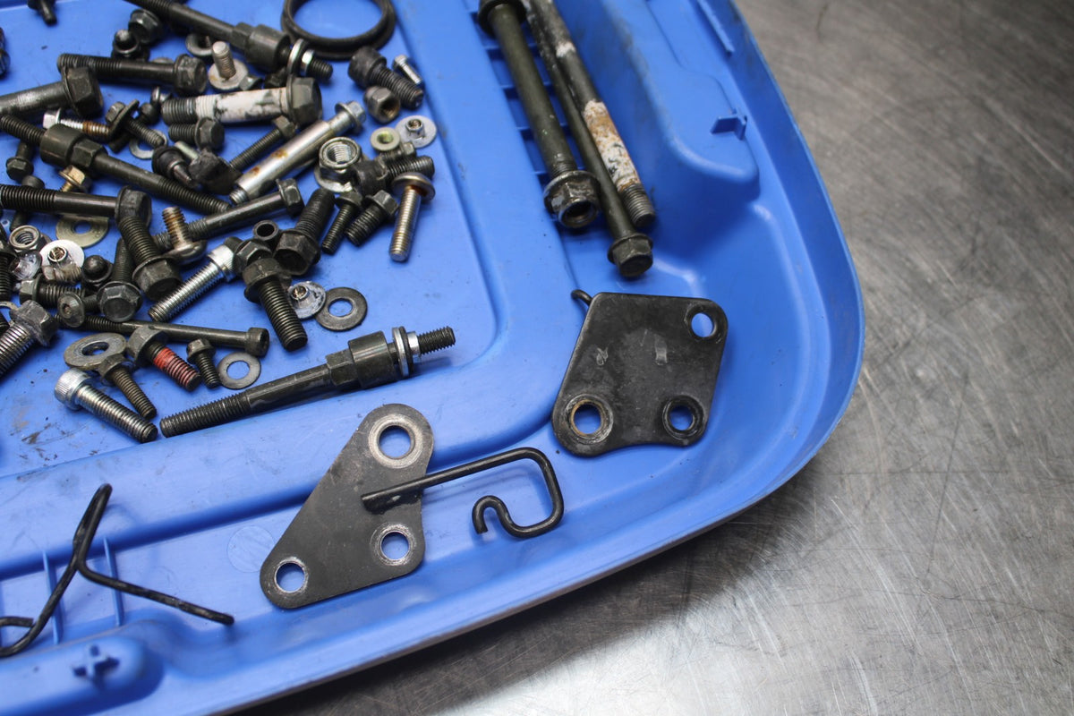 06 KAWASAKI VULCAN 900 MOUNTING BOLTS HARDWARE MOTOR SCREWS BB799