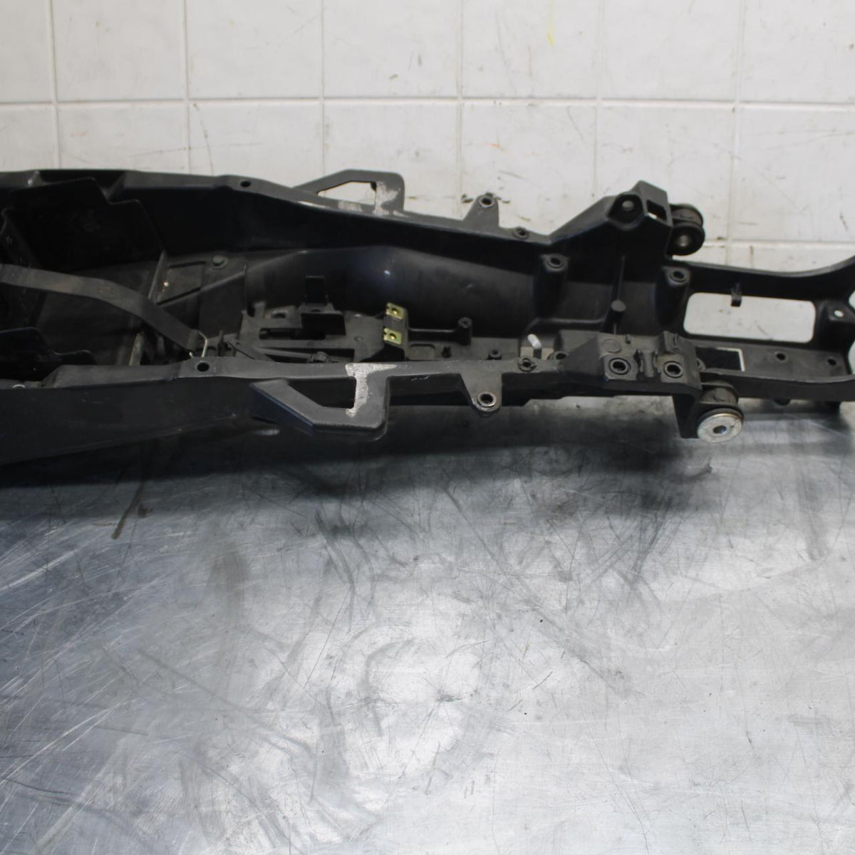 04-06 YAMAHA YZF R1 REAR SUBFRAME BACK SUB FRAME 5VY-21190-00-00 BB491