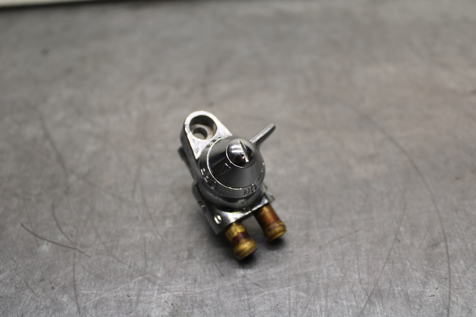 87-03 SUZUKI INTRUDER 1400 VS1400GLP GAS TANK FUEL PETCOCK BB752