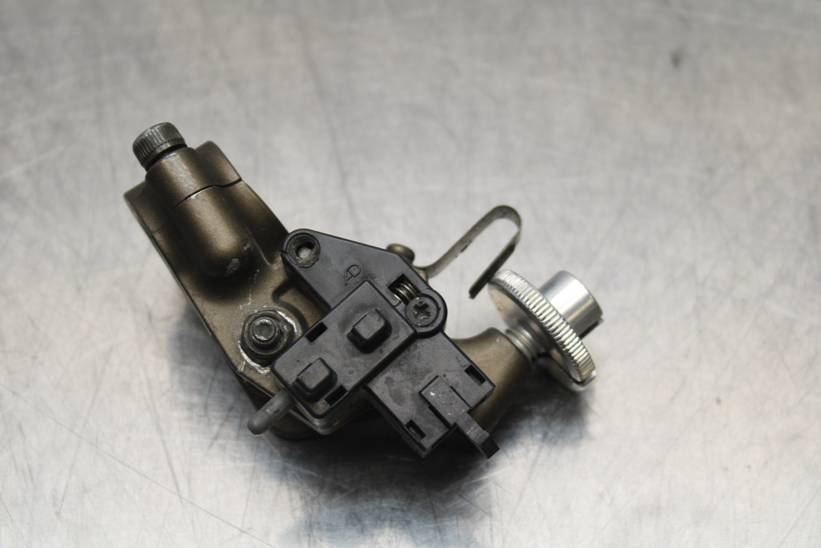 04-05 KAWASAKI NINJA ZX10R CLUTCH LEVER PERCH MOUNT BRACKET BB163