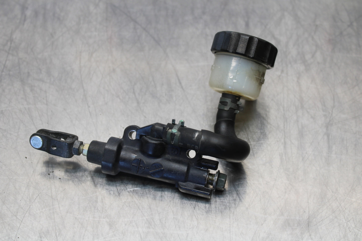 04 YAMAHA ROAD STAR XV1700A REAR BACK BRAKE MASTER CYLINDER W RESERVOIR BB155