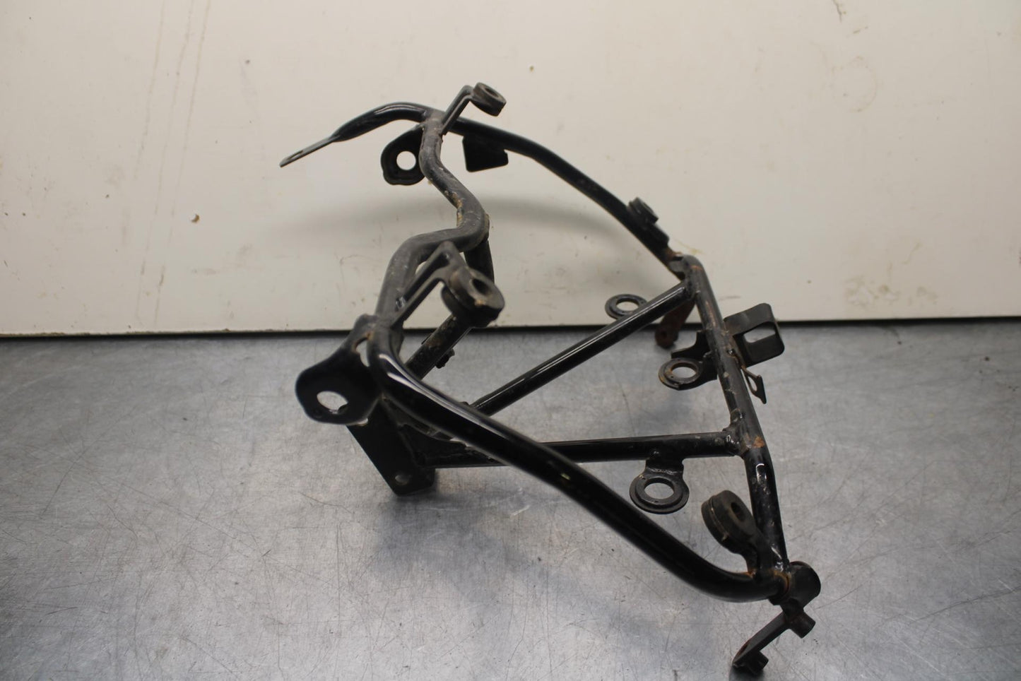 1988 Yamaha FZ600 UPPER FAIRING MIRROR GAUGES STAY BRACKET BB601