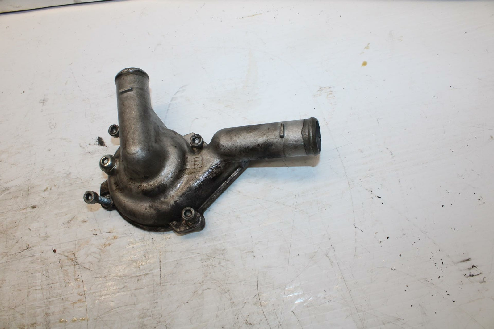 10-11 APRILIA RSV4 ENGINE WATER COOLANT PUMP COVER   BB268