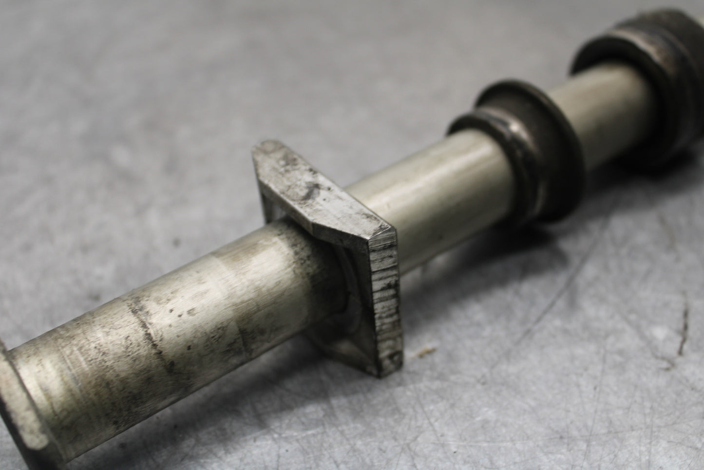 09-12 KAWASAKI NINJA ZX6R REAR AXLE BACK WHEEL RIM BOLT AXEL 41068-0035  BB698