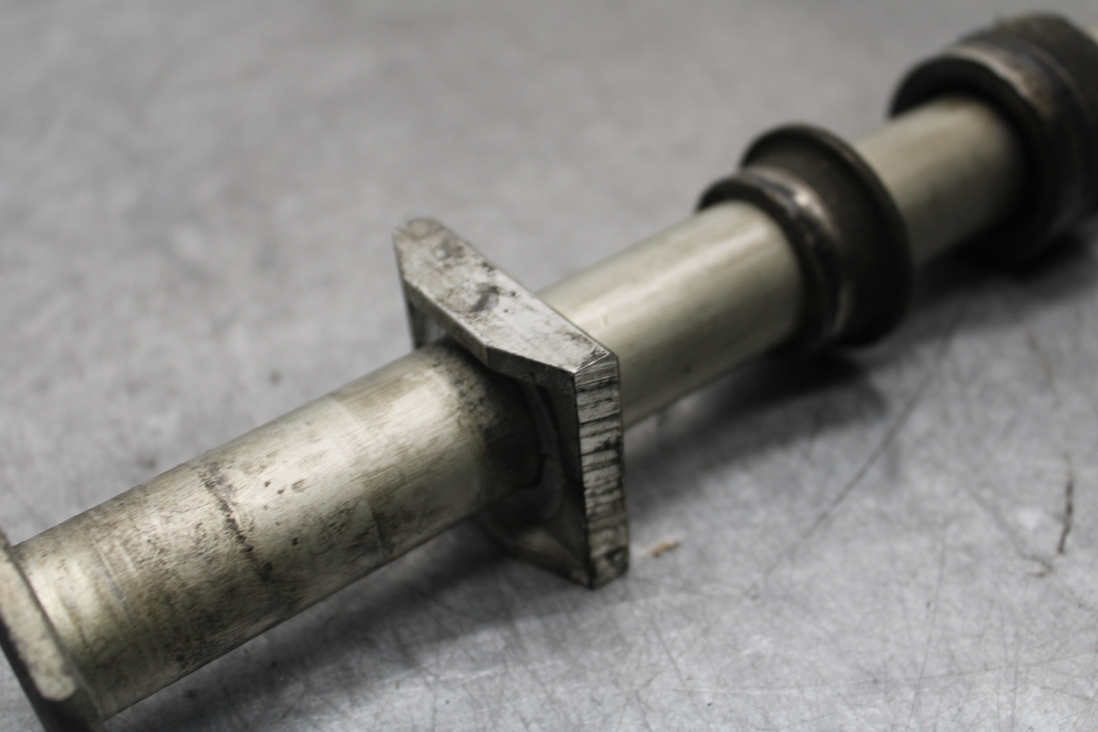 09-12 KAWASAKI NINJA ZX6R REAR AXLE BACK WHEEL RIM BOLT AXEL 41068-0035  BB698