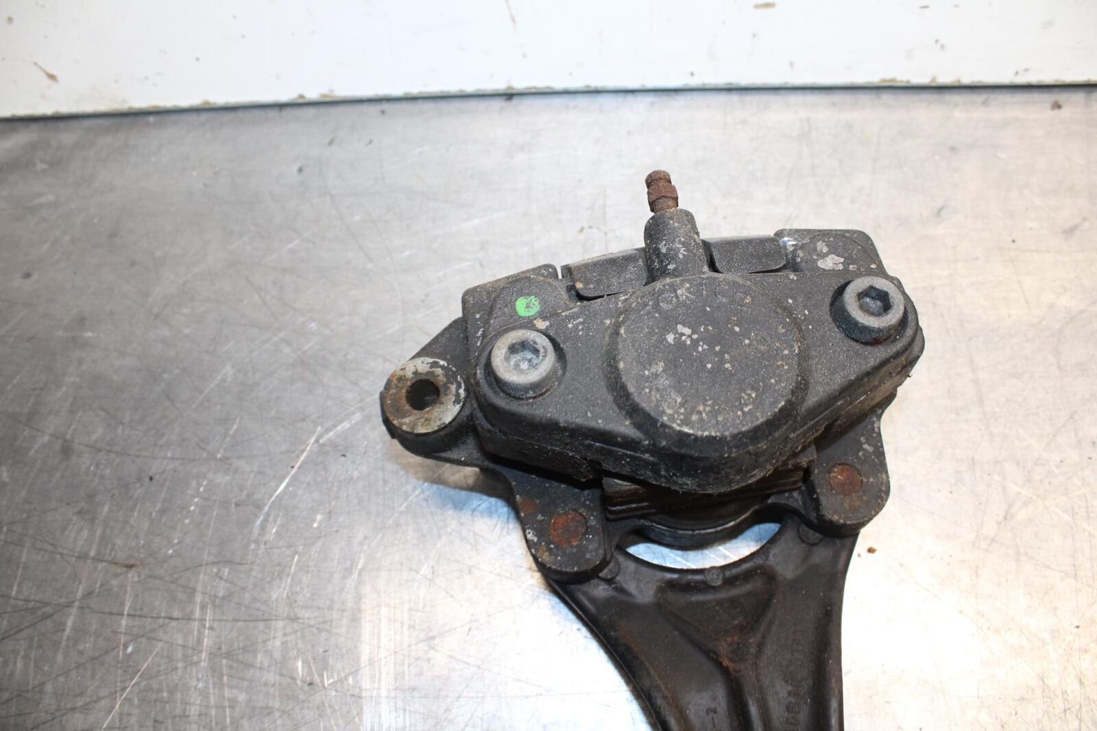 80-81 SUZUKI GS1000G REAR BACK BRAKE CALIPER W MOUNT BRACKET BB91