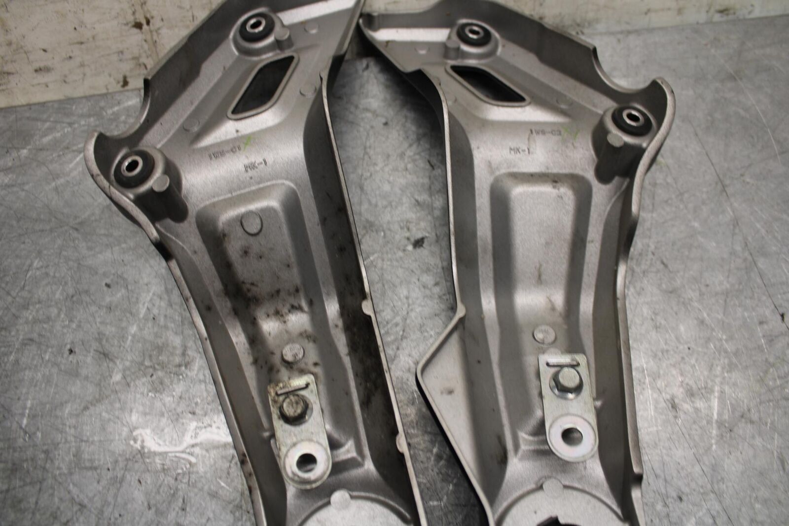 2015 Yamaha FZ07 RIGHT LEFT FRAME MID SIDE COVERS COWLS PANELS TRIM BB531