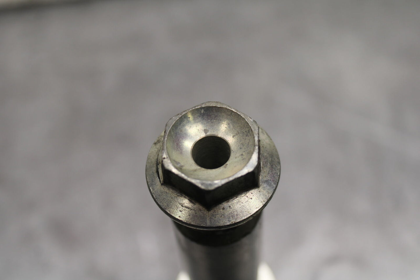 08-10 SUZUKI GSXR 600 FRONT WHEEL RIM AXLE PIVOT BOLT  BB721