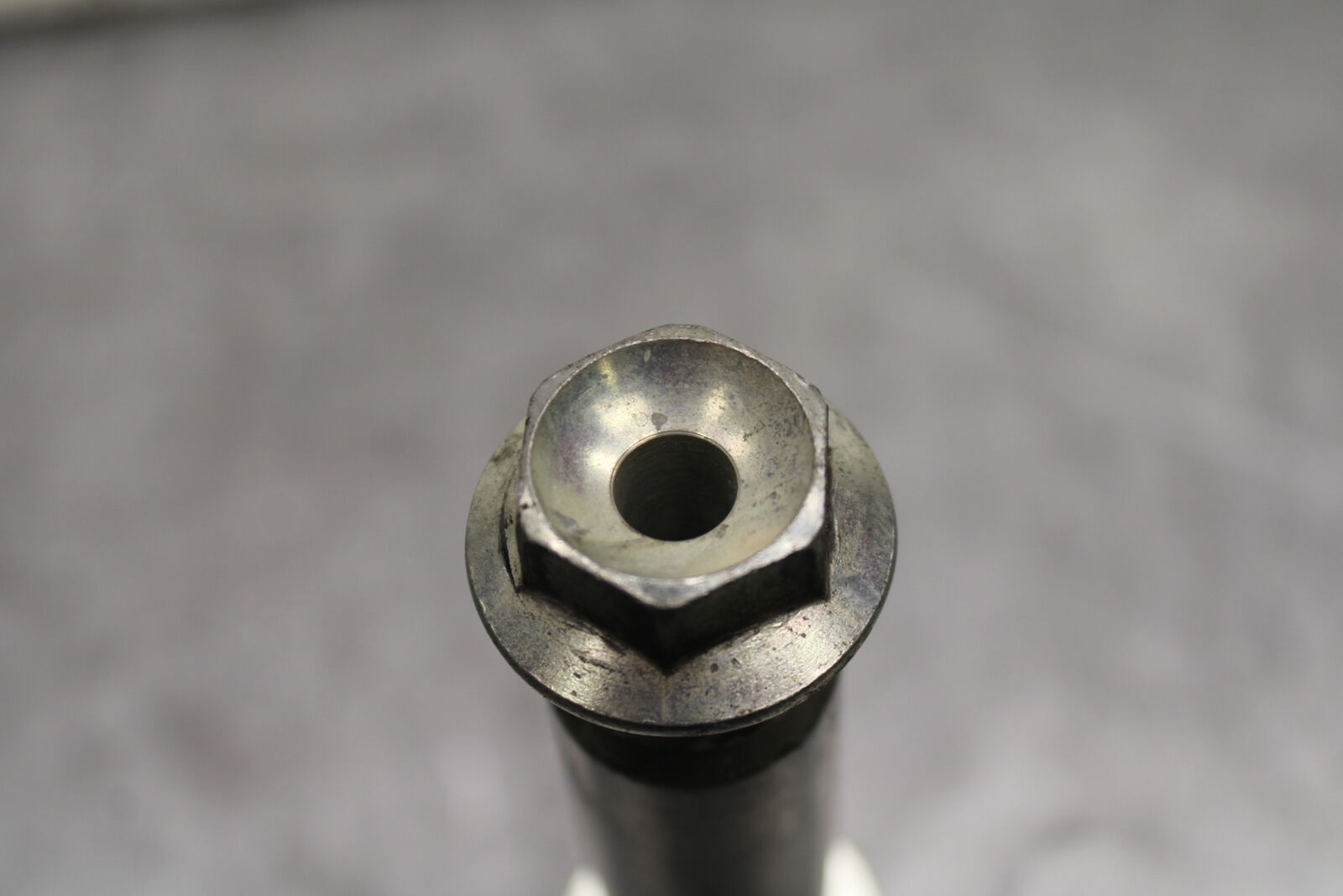 08-10 SUZUKI GSXR 600 FRONT WHEEL RIM AXLE PIVOT BOLT  BB721