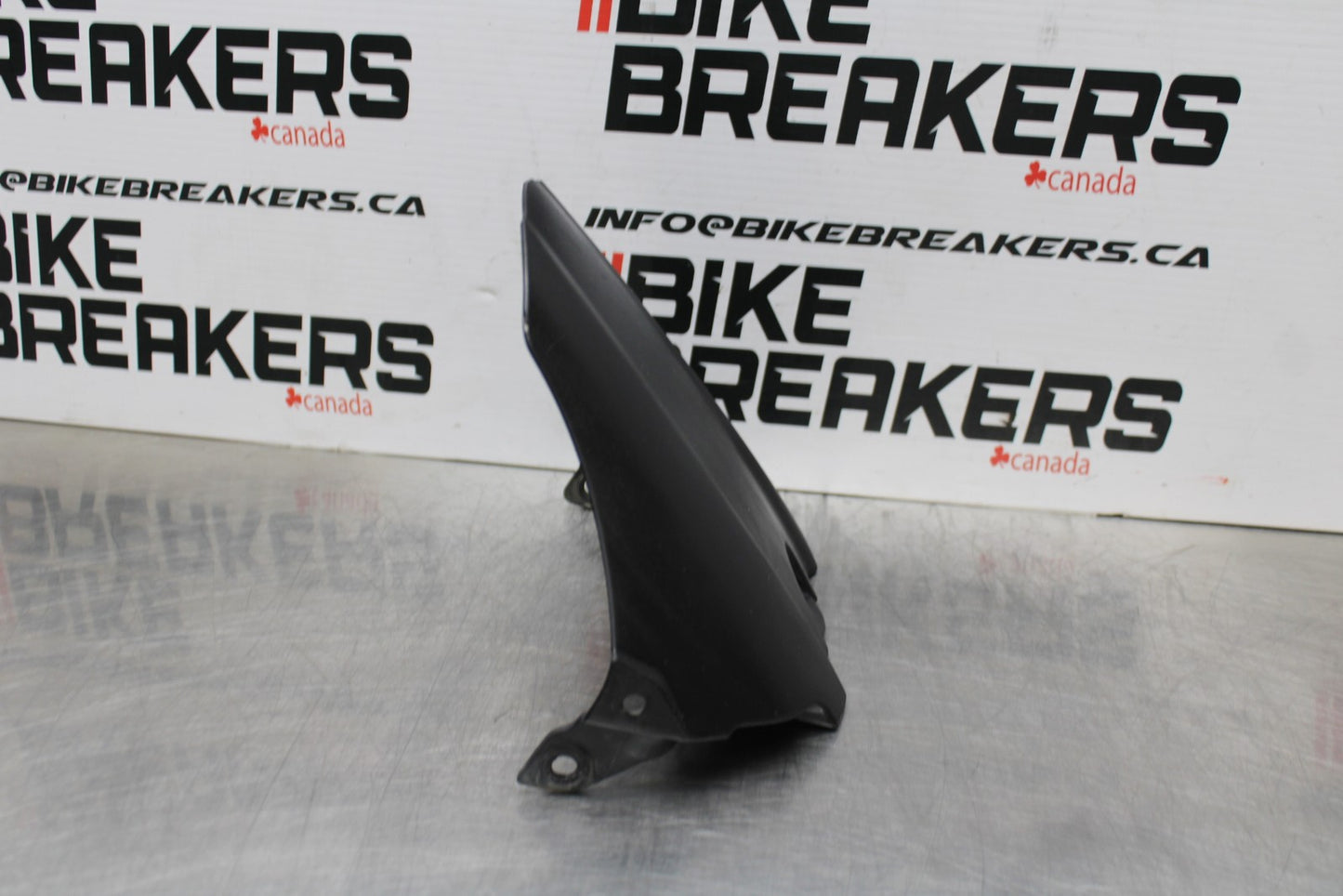 07 SUZUKI GSXR1000 REAR BACK WHEEL TIRE HUGGER FENDER BB770