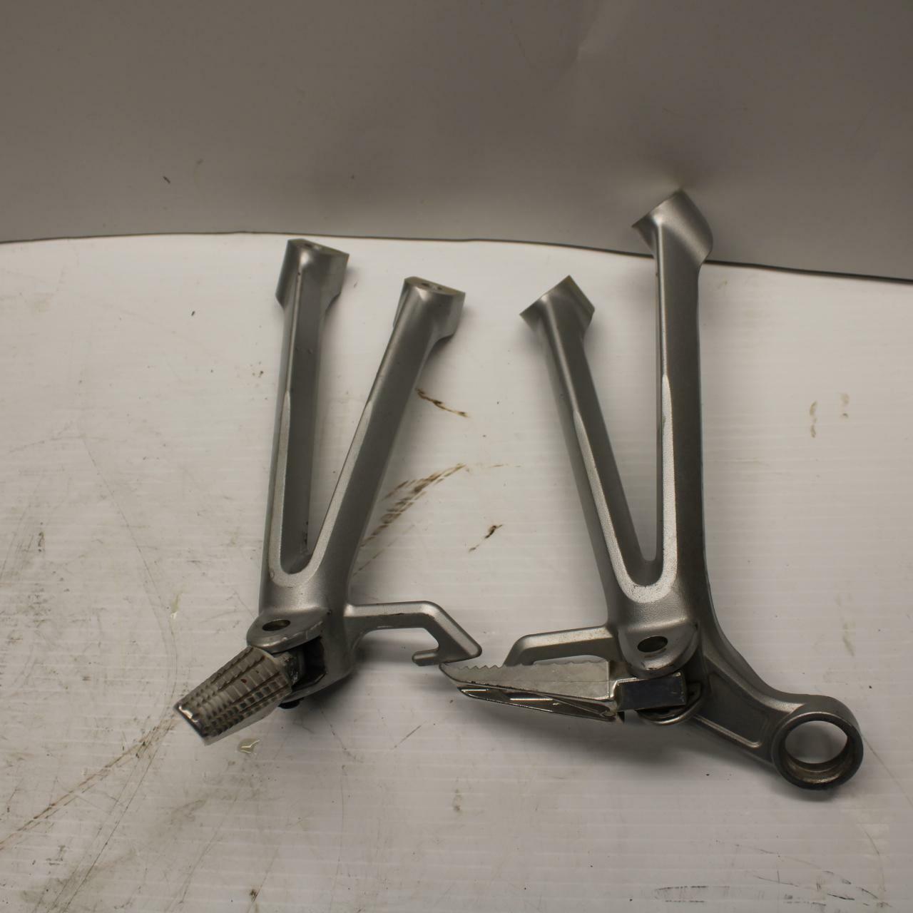 08-09 SUZUKI GSXR600 REAR BACK PASSENGER PEG SET PAIR 43600-37H00-13L BB250
