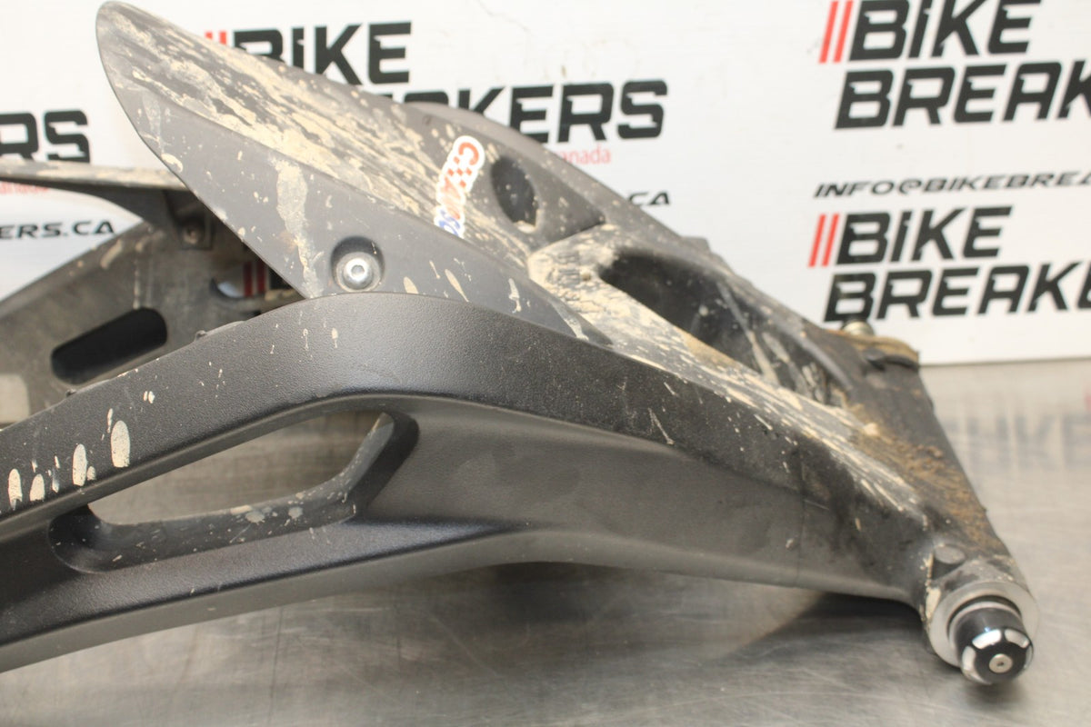 20 TRIUMPH STREET TRIPLE 765 REAR SWINGARM BACK SUSPENSION SWING ARM BB864